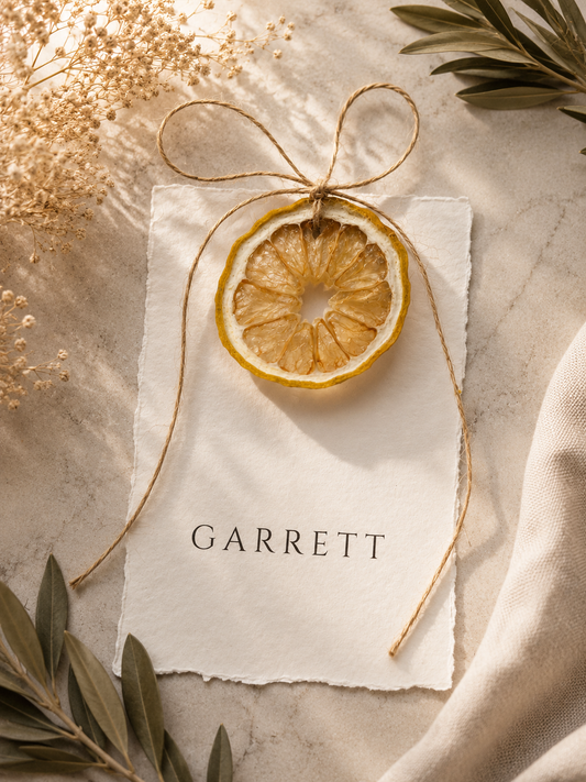 Carte invité mariage personnalisée sur tranche d'agrume séché — vue d'ensemble collection | The Originea