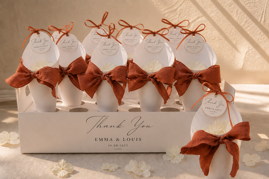 Coffret 20 cornets à confettis mariage faits main, rubans terracotta, sticker personnalisé Emma & Louis — The Originea