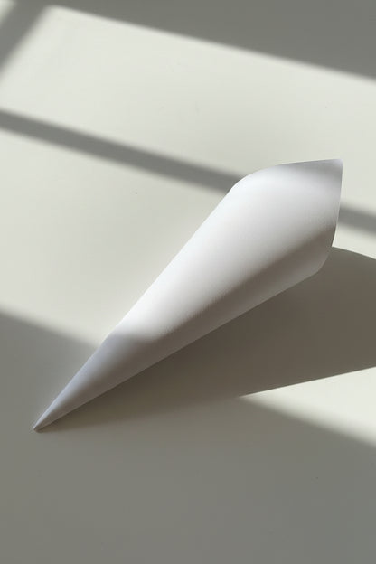 Cône à confettis en papier blanc couché montrant la forme conique, lot de 10 | The Originea
