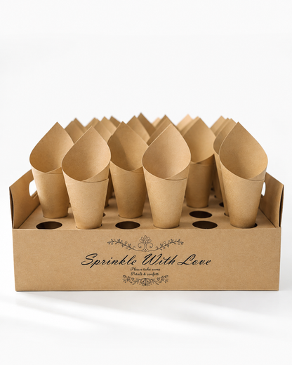 Cônes à confettis kraft présentés dans leur présentoir carton « Sprinkle With Love », mariage | The Originea