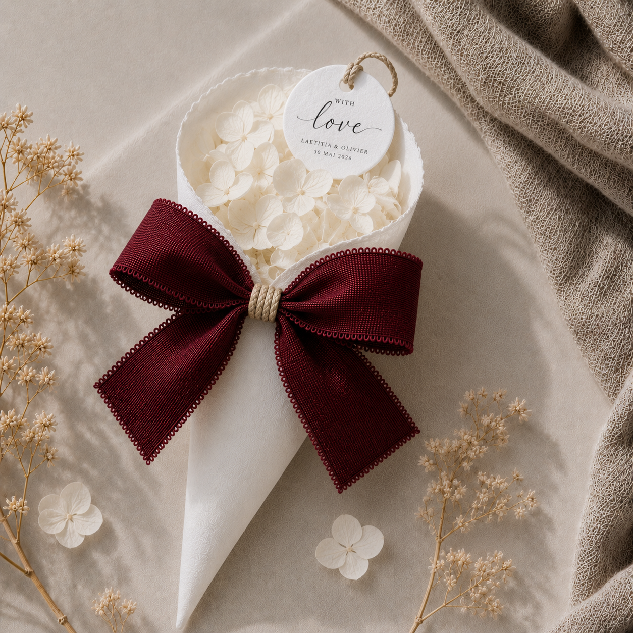 Cornet simple confettis mariage ruban bordeaux personnalisé — The Originea Provence