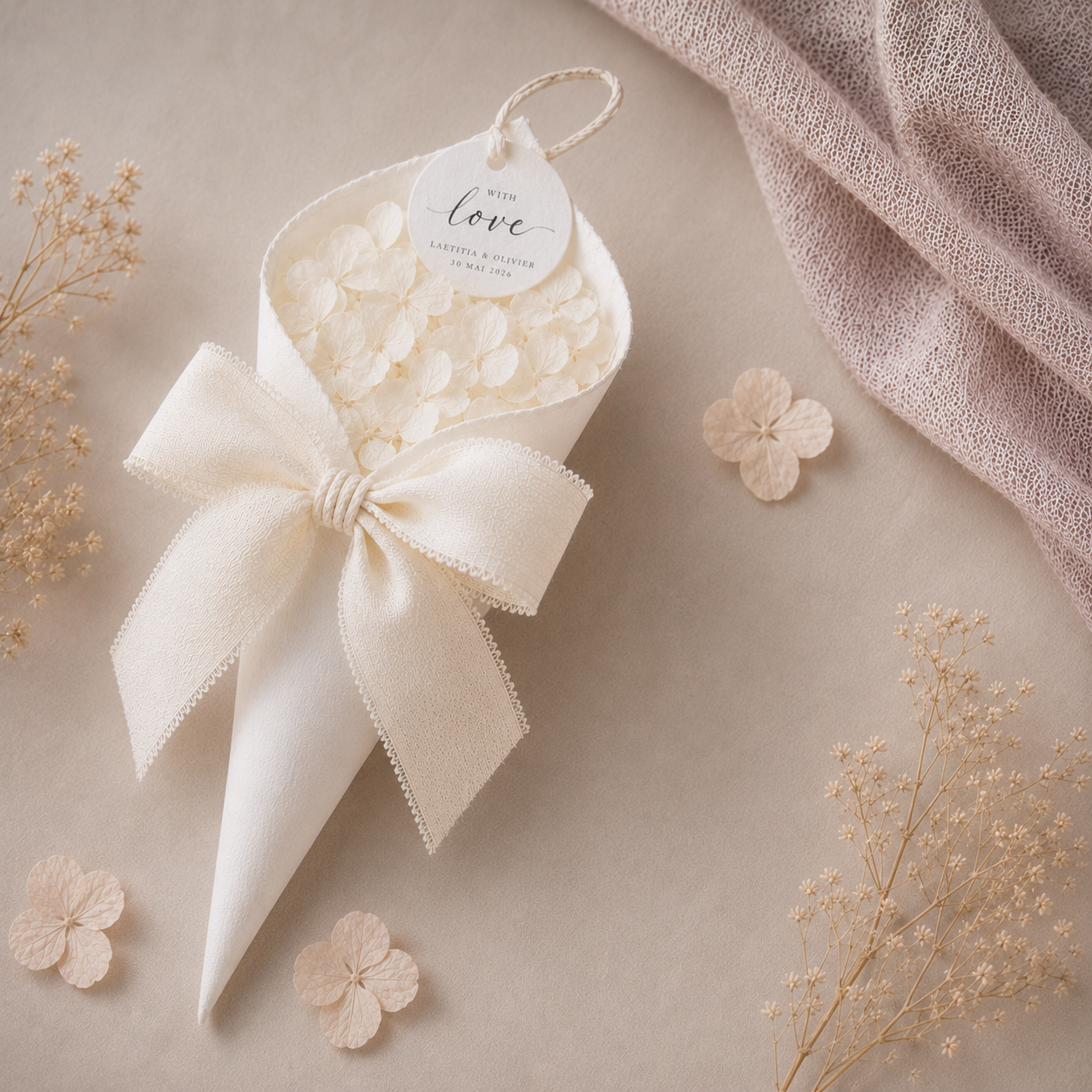 Cornet simple confettis mariage ruban ivoire personnalisé — The Originea Provence