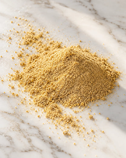 Poudre de citron jaune en tas sur marbre | The Originea