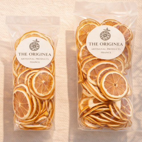 Deux sachets The Originea de tranches de citrons deshydratees en taille petite et grande sur fond lin blanc