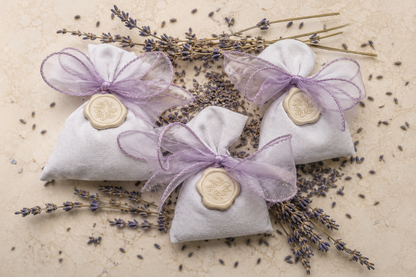 Sachet de confettis mariage personnalisé avec fleurs séchées — The Originea Provence | The Originea