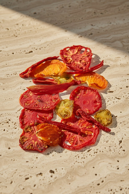 Tomates séchées artisanales Les Colorées — présentation extérieure lumière naturelle | The Originea